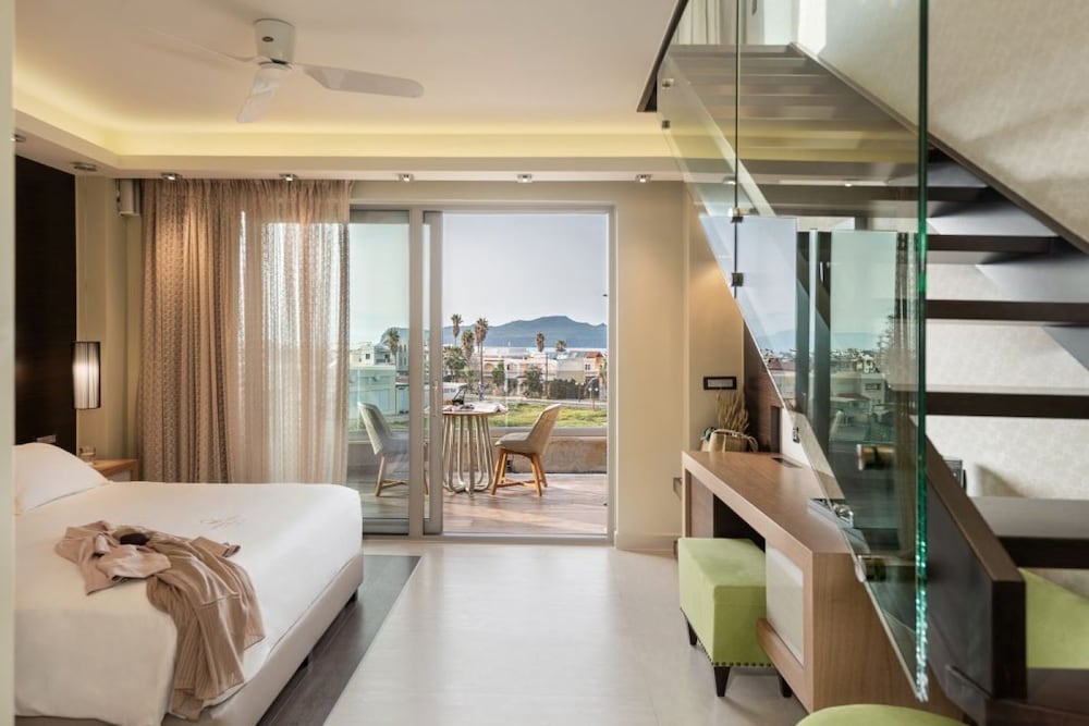 Luxury Maisonette with Private Pool & Sea View - Photo 2