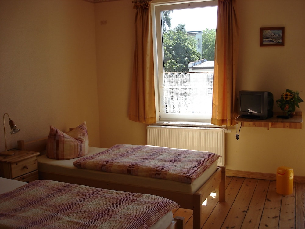 Economy Double Room, Shared Bathroom photo 1
