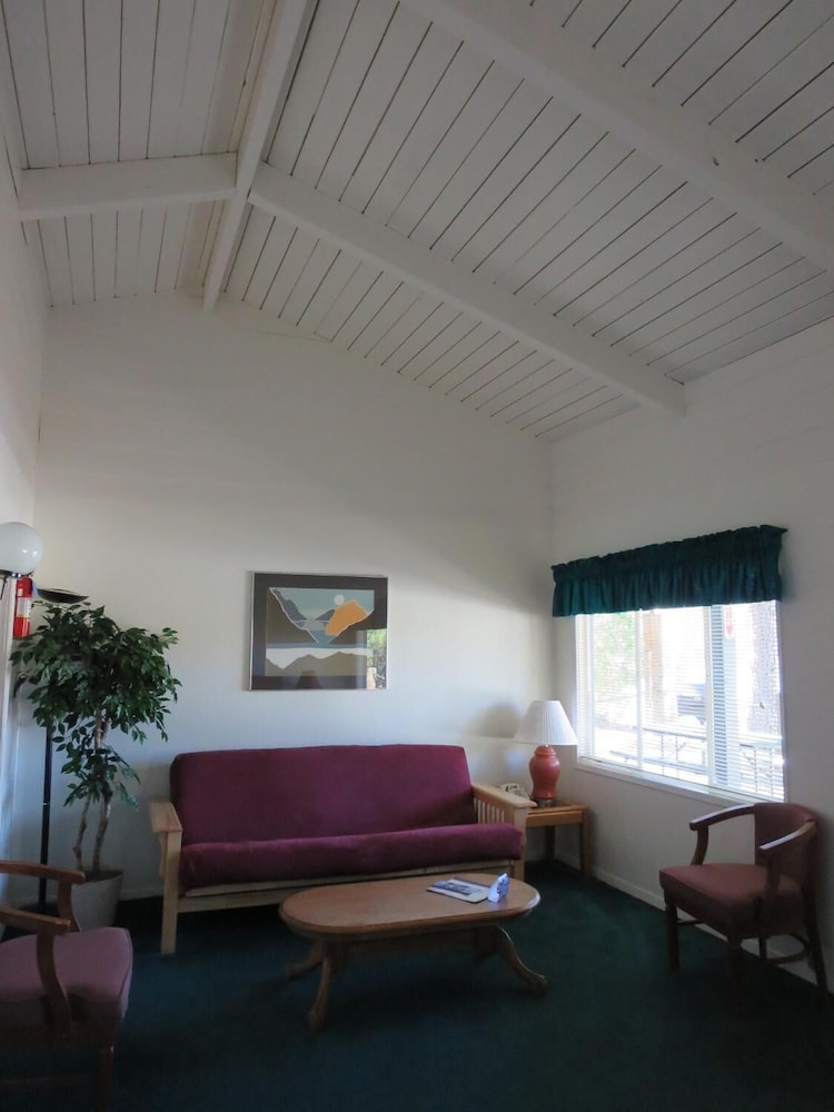 Family Room, Multiple Beds photo 3