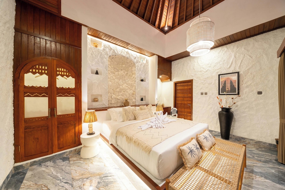 Deluxe Executive Room with Pool View photo 2