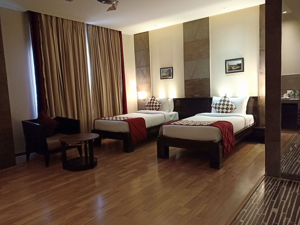 Deluxe Room, 2 Twin Beds, Smoking - Photo 3