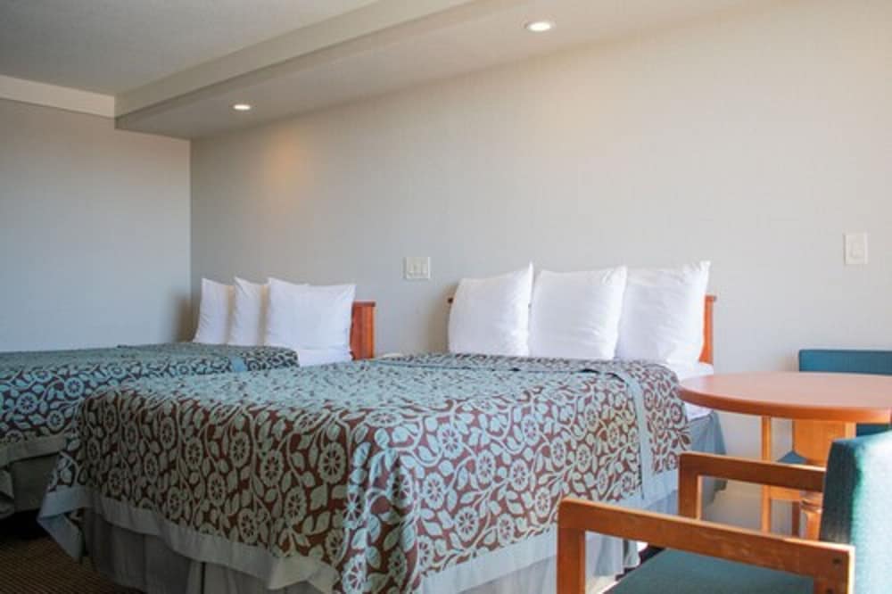 Room, 2 Double Beds, Non Smoking - Photo 2