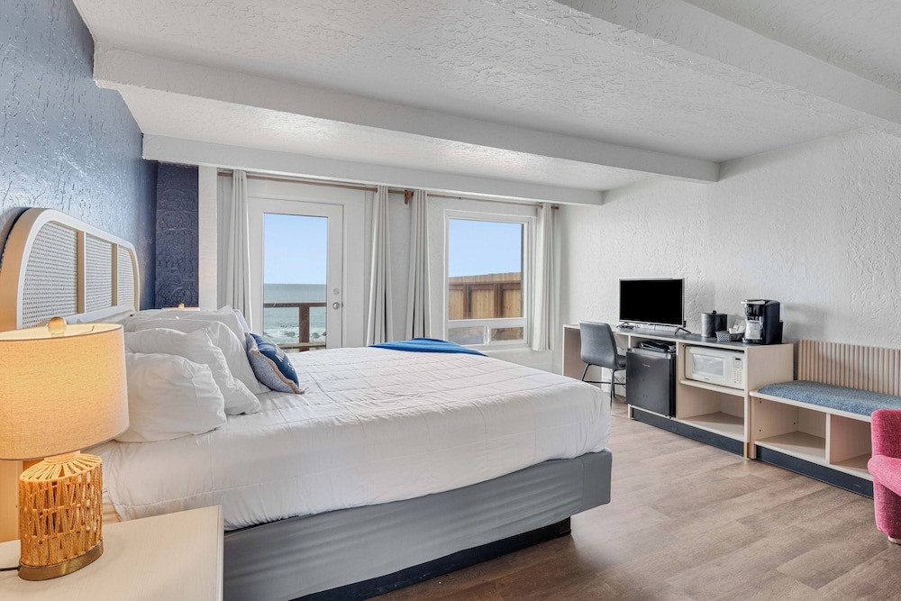 King Room with Hot Tub, Ocean View photo 2