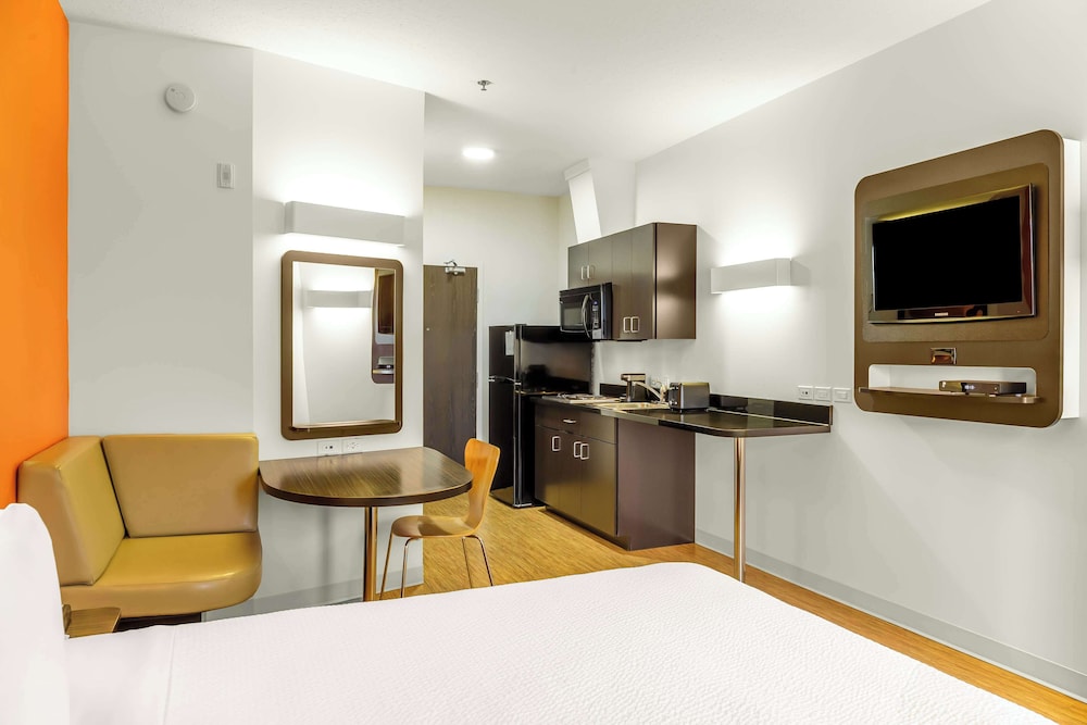 Standard Suite, 1 Queen Bed, Non Smoking, Kitchenette photo 1