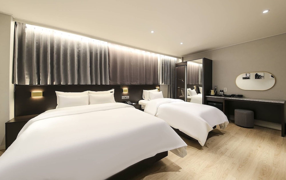 Superior Twin Room, Multiple Beds, Non Smoking, Private Bathroom