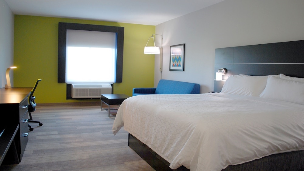Standard Room, 1 King Bed (Walk-In Shower) photo 1