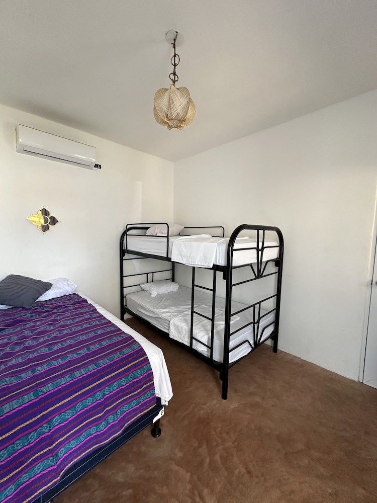 Basic Quadruple Room photo 3
