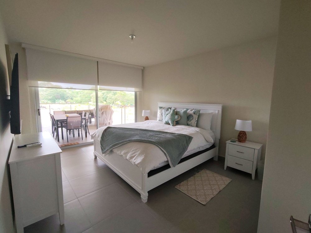 Premium Condo, 4 Bedrooms, Partial Ocean View, Garden Area