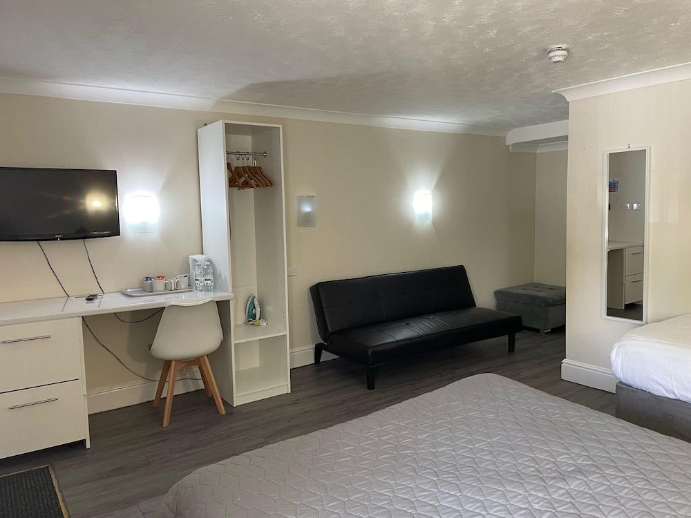 Family Room, Multiple Beds (Family of 5) photo 2
