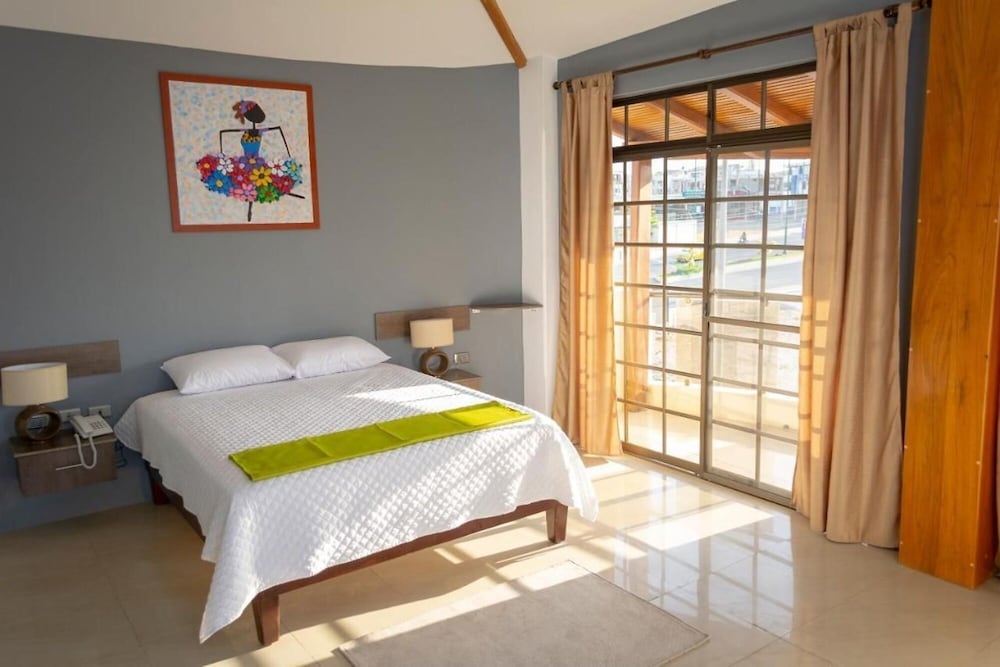 Family Room, Balcony, Partial Sea View photo 1