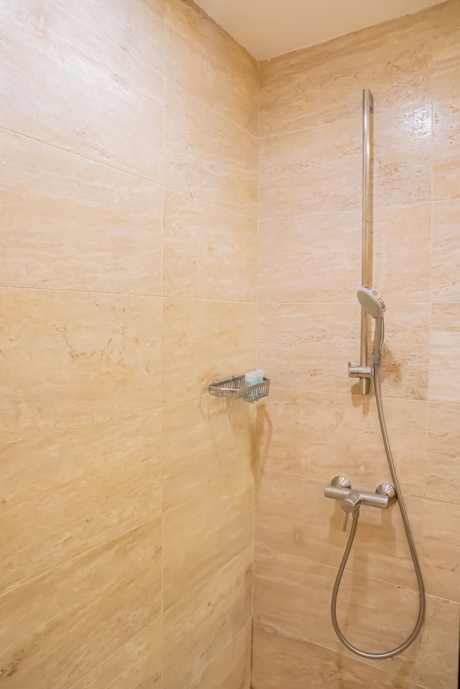 Exclusive Apartment, 3 Bedrooms, Terrace - Photo 3