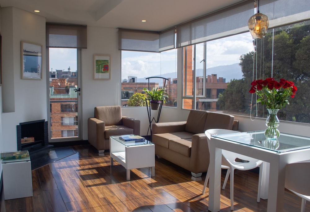 Deluxe Suite, 1 Bedroom, Bathtub, City View