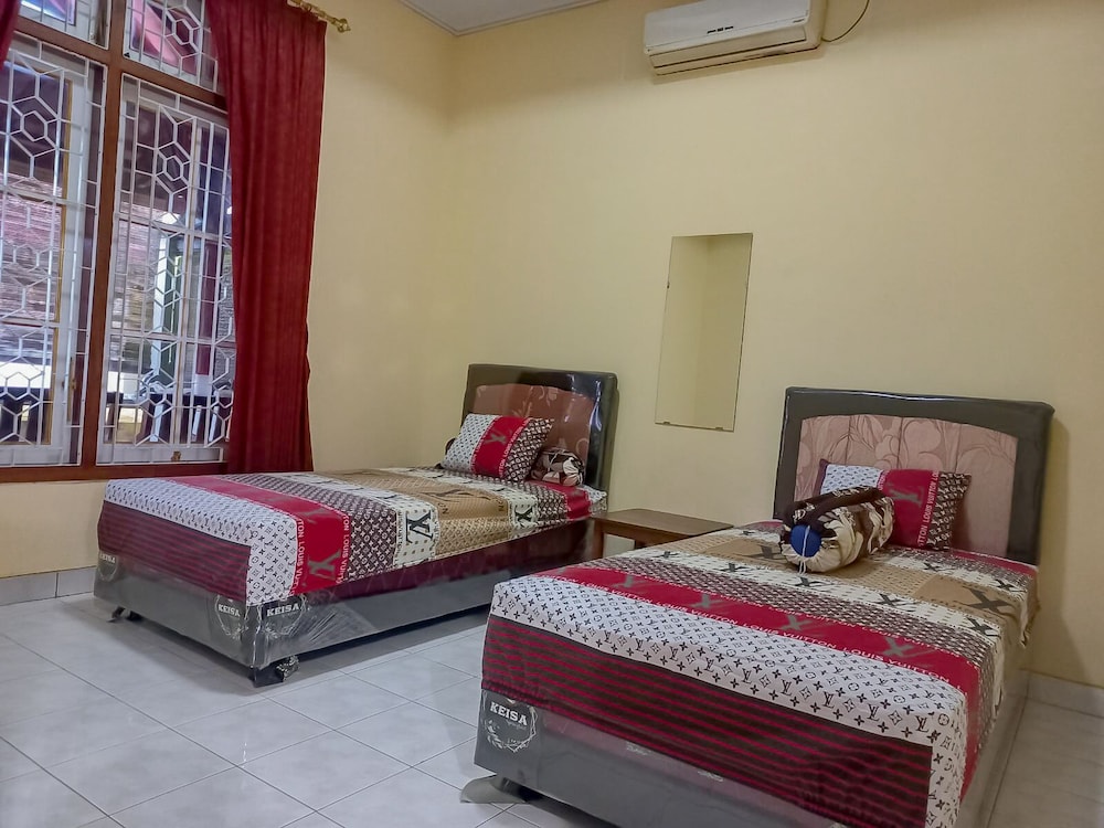 Standard Twin Room - Photo 1