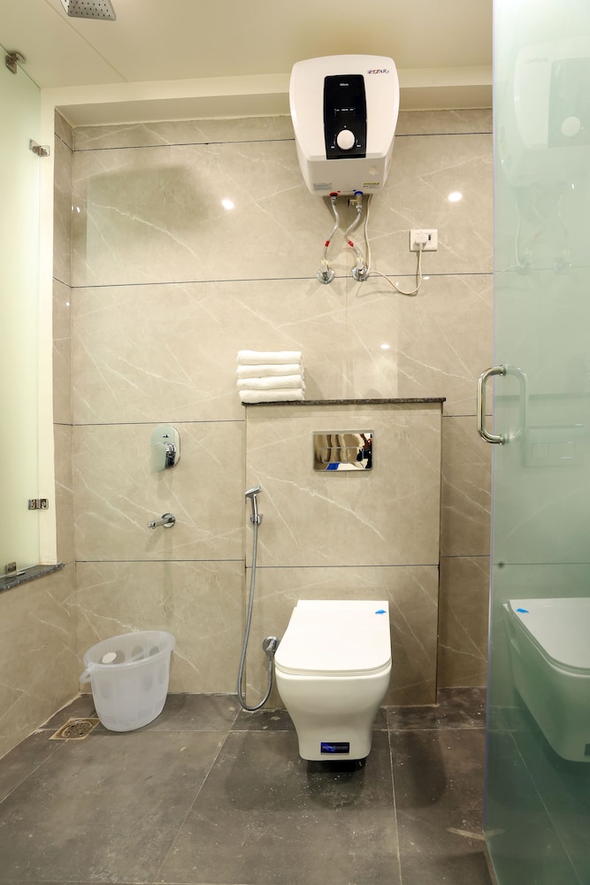 Deluxe Double Room - Photo 8