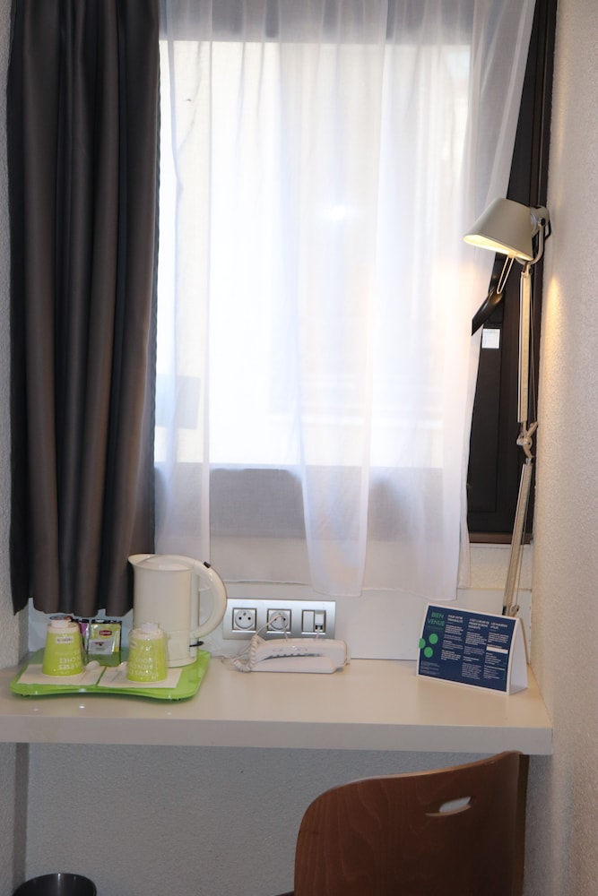 Standard Room, Multiple Beds - Photo 4