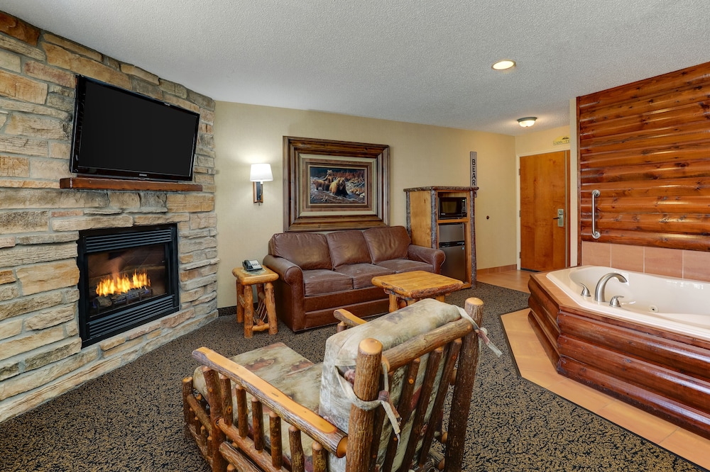 Theme Suite with Whirlpool - Photo 3