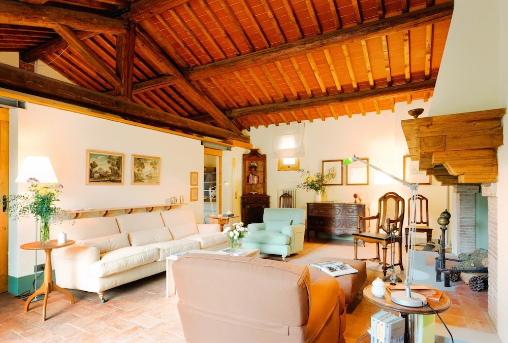 Villa, Smoking photo 1