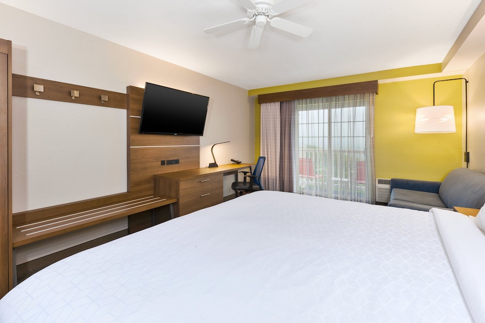 Standard Room, 1 King Bed - Photo 1