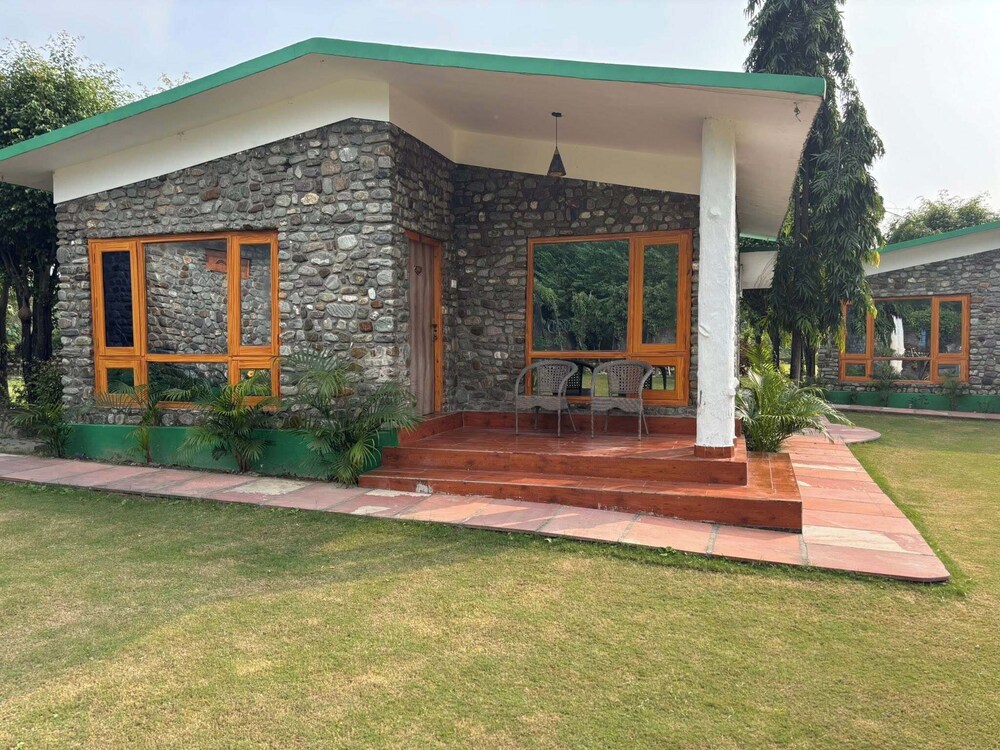 Luxury Cottage, Garden View