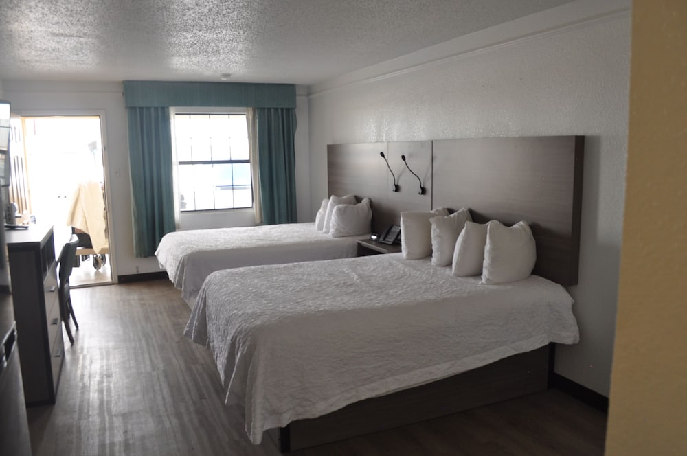 Room, 2 Double Beds - Photo 2