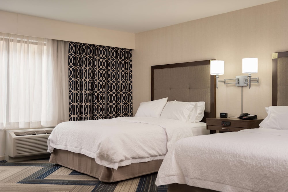 Room, 2 Queen Beds, Accessible, Bathtub