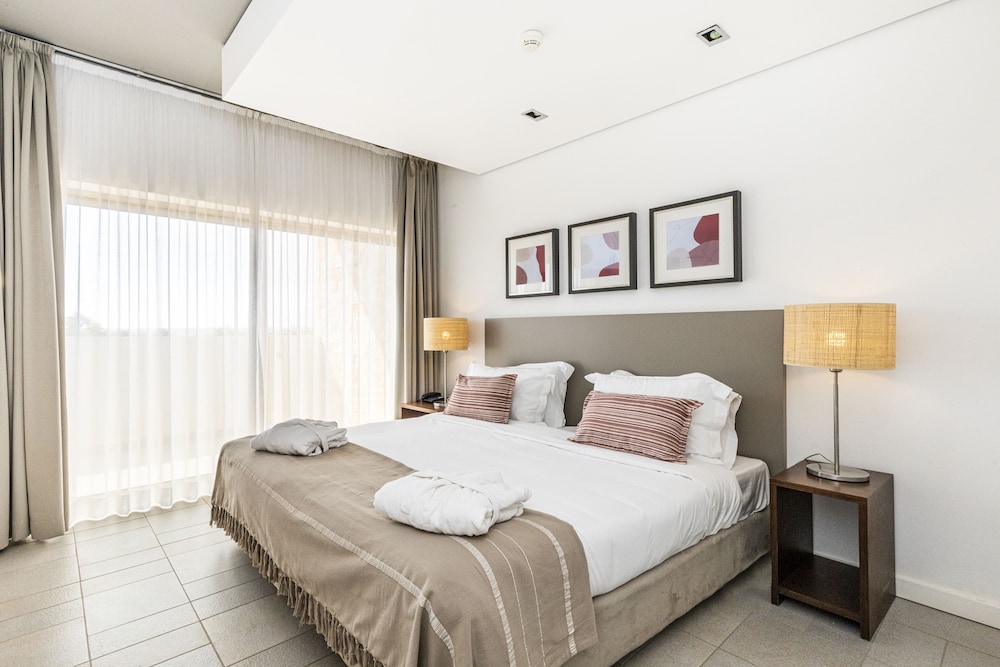 Apartment, 2 Bedrooms, Pool View - Photo 4