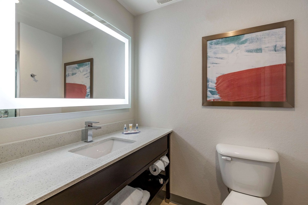 Suite, Multiple Beds, Non Smoking (Upgrade) - Photo 5