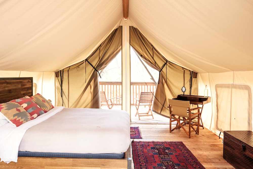 Electric King tent photo 1