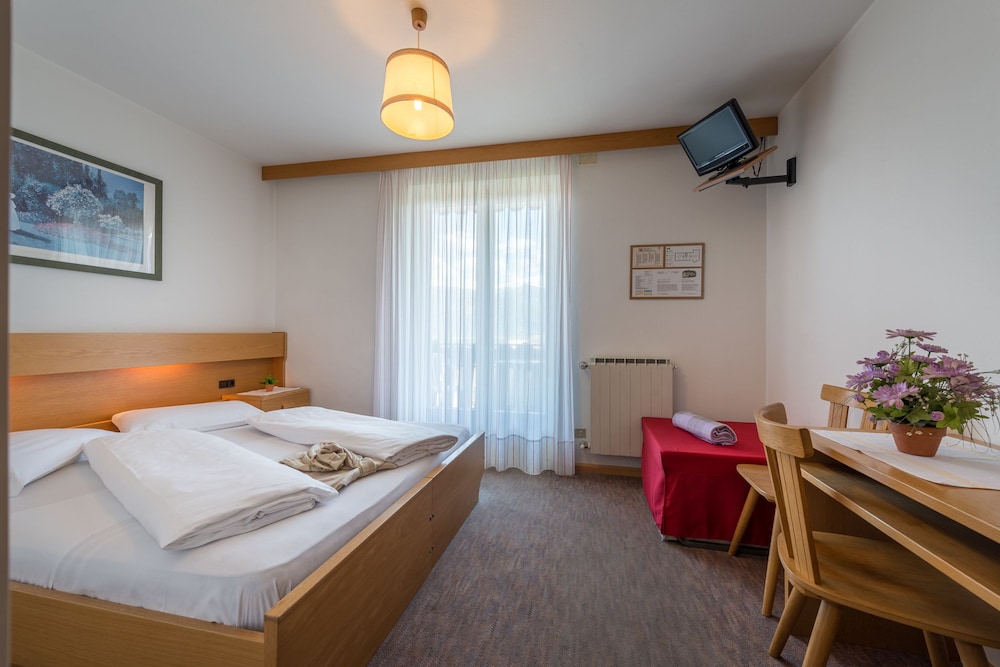 Double Room, 1 Double Bed, Non Smoking photo 3
