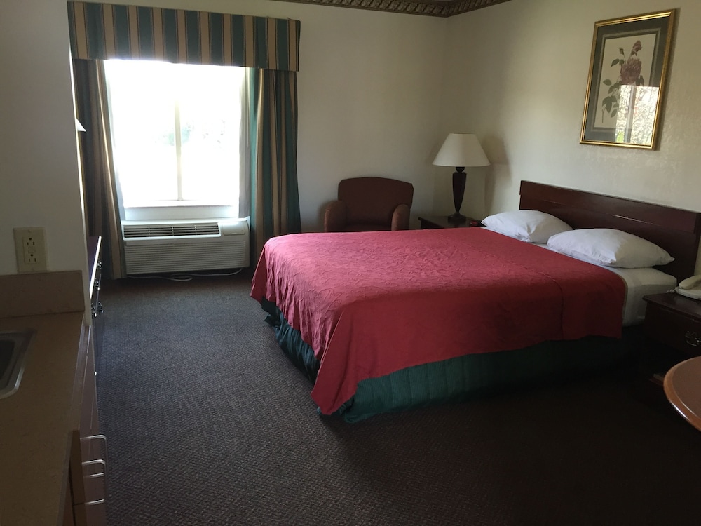Standard Room, 1 Queen Bed, Non Smoking photo 1