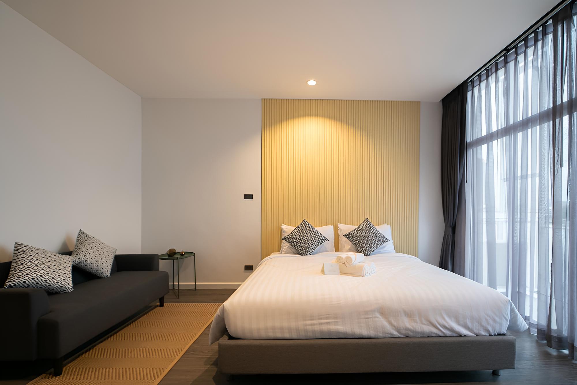 1 King Bed Riverfront photo 2