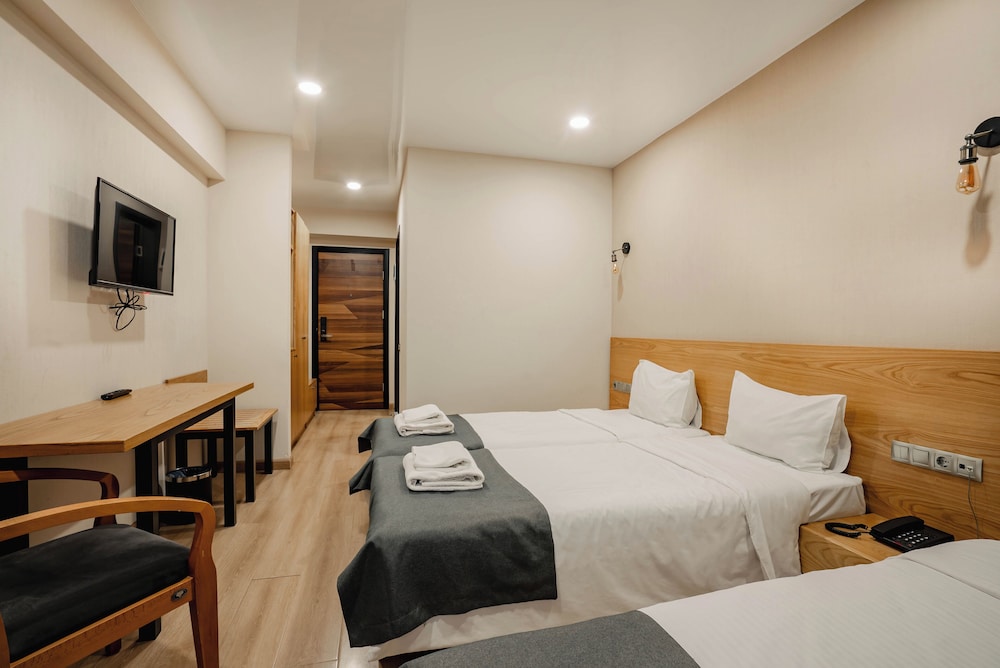 Classic Triple Room - Photo 2