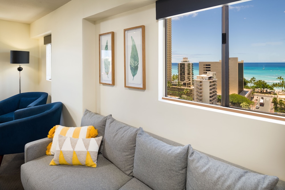 Lifestyle Jr. Suite, 1 King Bed with Sofa bed, Ocean View - Photo 2