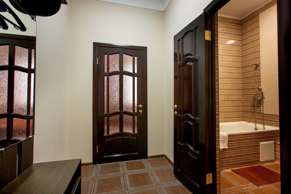 Economy Double or Twin Room, 2 Twin Beds, Non Smoking, City View photo 2