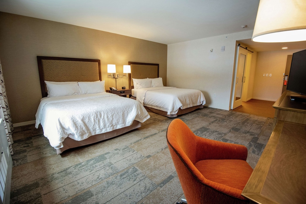 Room, 2 Queen Beds, Accessible, Bathtub (Mobility & Hearing) photo 1