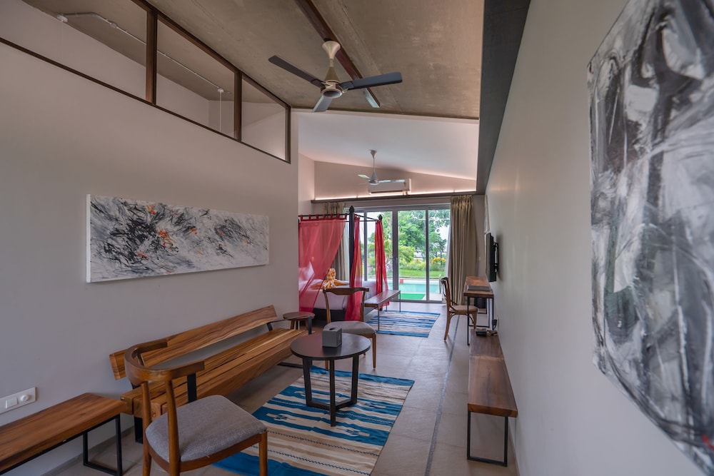 Executive Double Room, 1 Bedroom, Non Smoking, Pool Access - Photo 4
