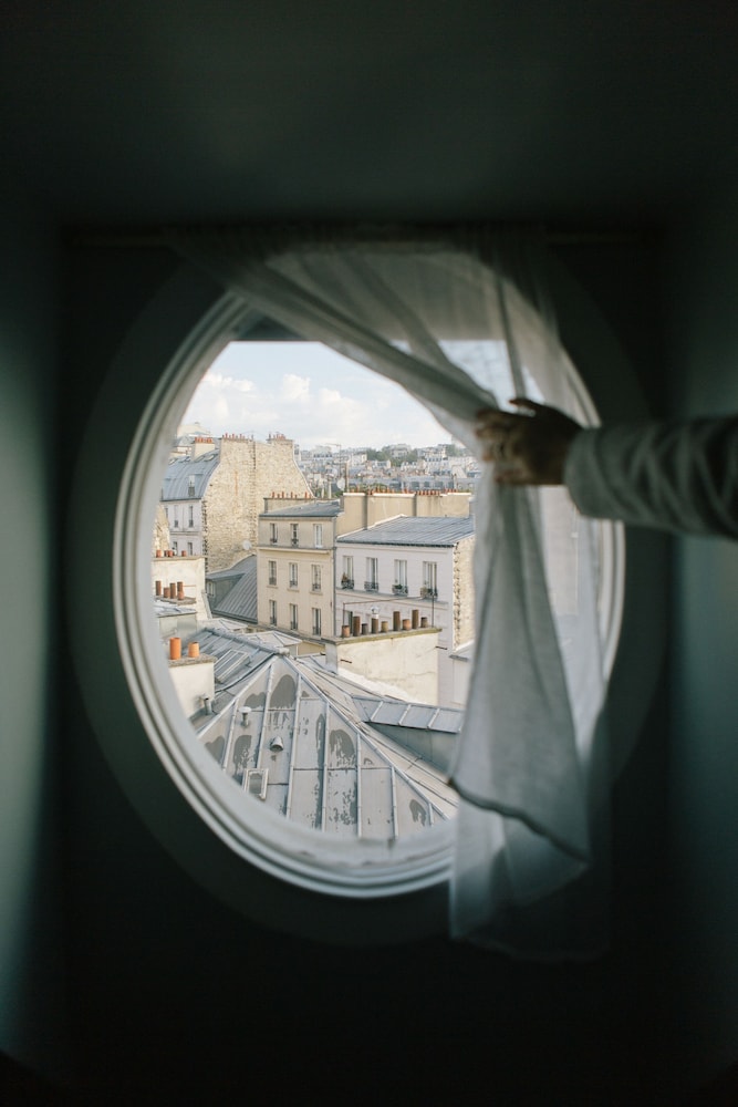 Room (Sous les Toits 2) thumbnail 5