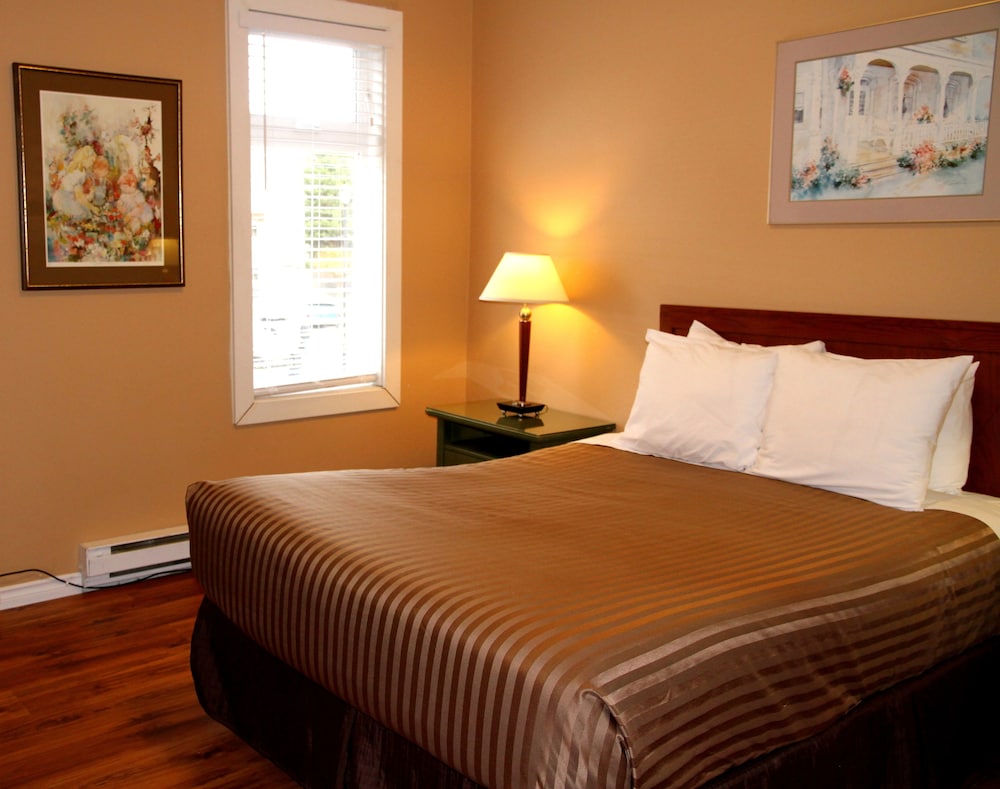 Standard Room, 1 Twin Bed (above restaurant) - Photo 1