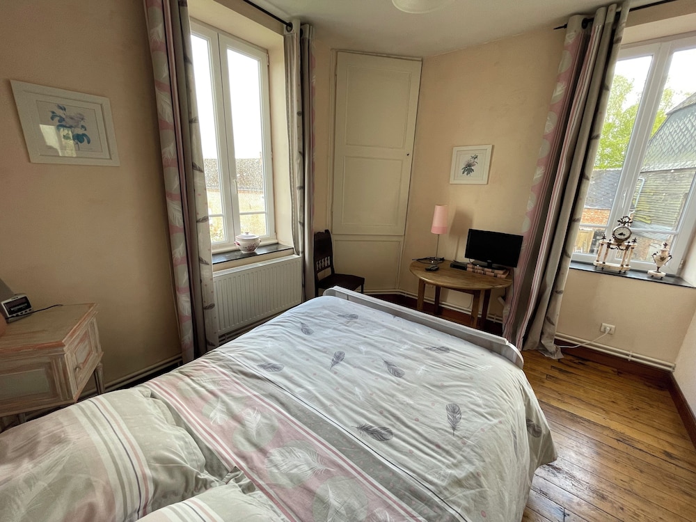 Pink Double Room photo 1