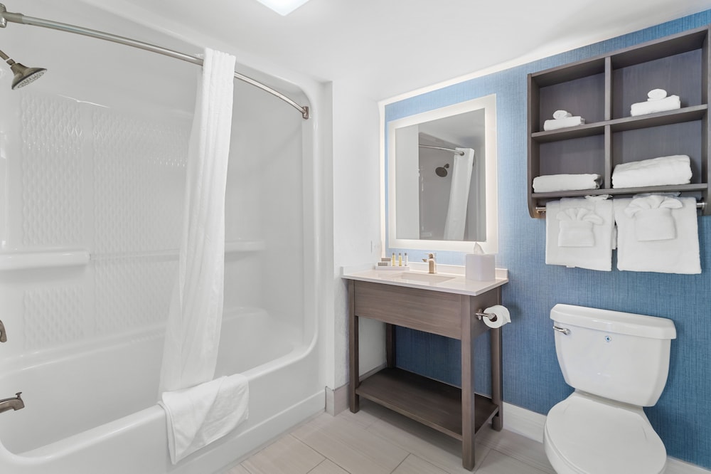 Mariner Oceanfront Deluxe Three Bedroom Condo - Photo 16