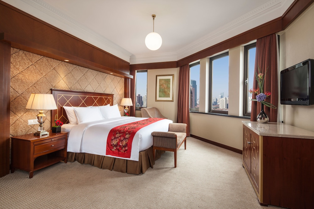 Deluxe King Suite with ViewHDV