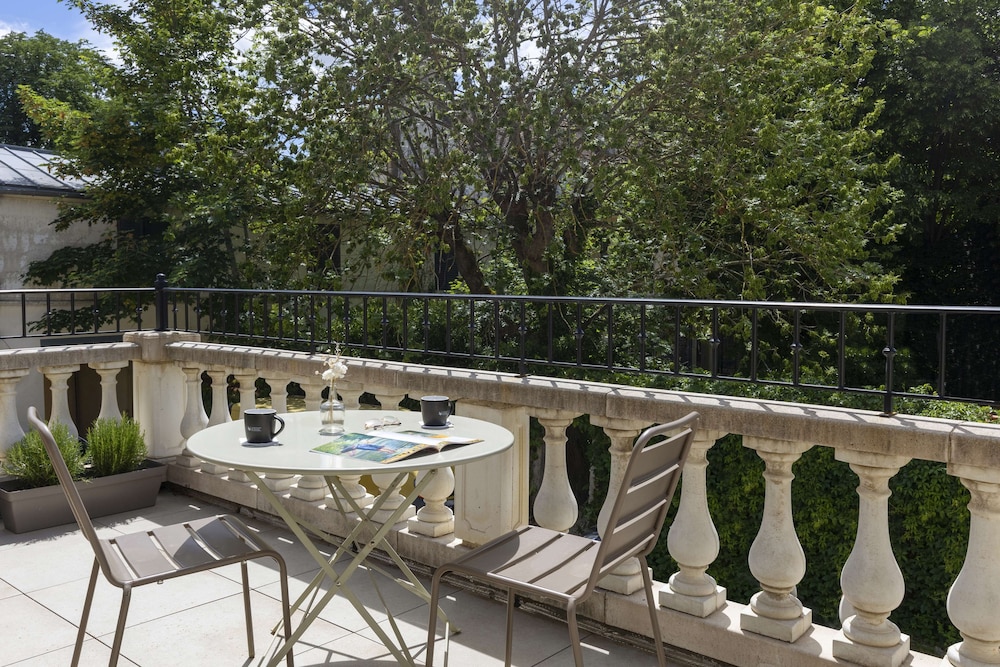 Deluxe Room, 1 King Bed, Terrace, Park View - Photo 6