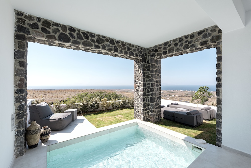 Sunset Suite with Heated Plunge Pool - Photo 18