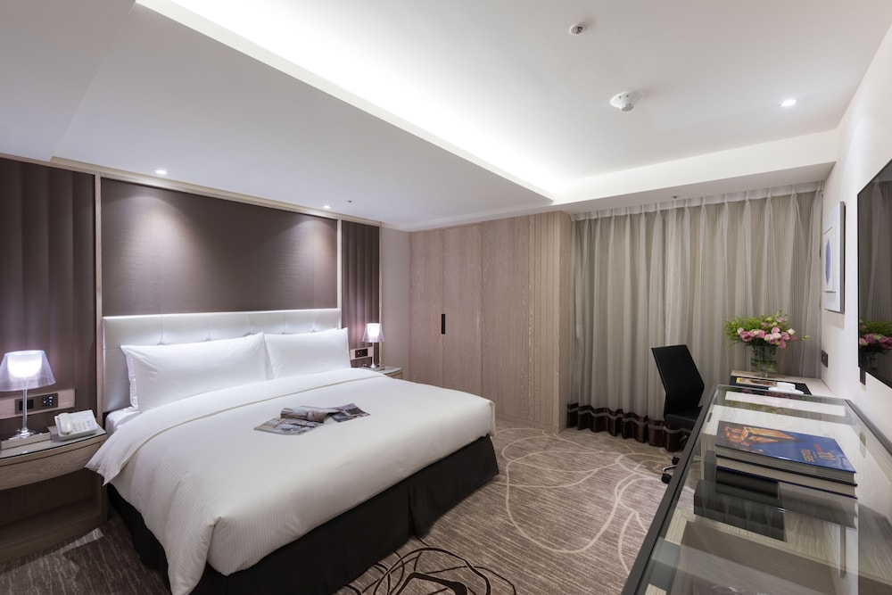 Standard Room(no-window), 1 Queen Bed