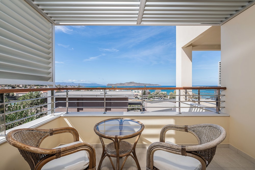 Sea View Suite - Photo 18