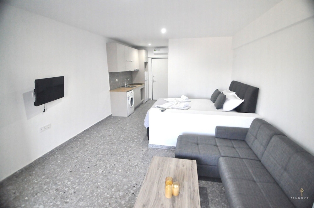 Luxury Studio Suite, 1 King Bed photo 1