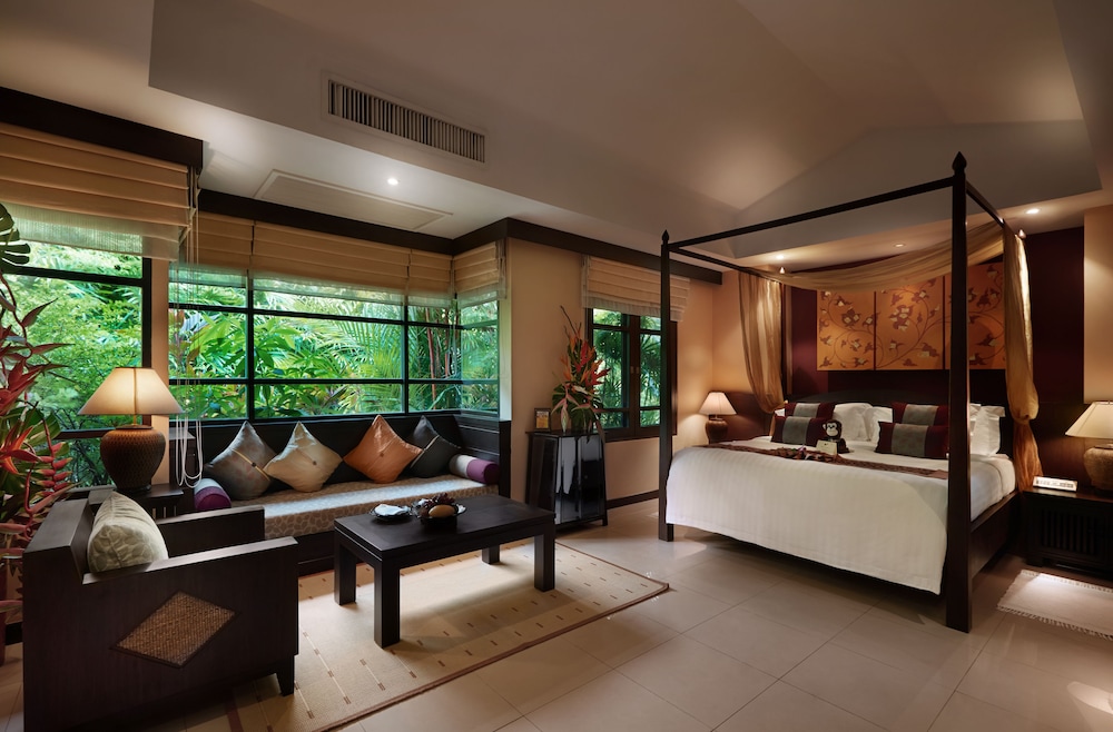 Villa, Garden Area - Photo 1