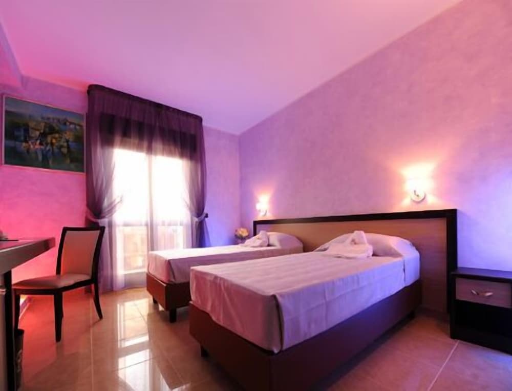 Double Room Single Use - Photo 4