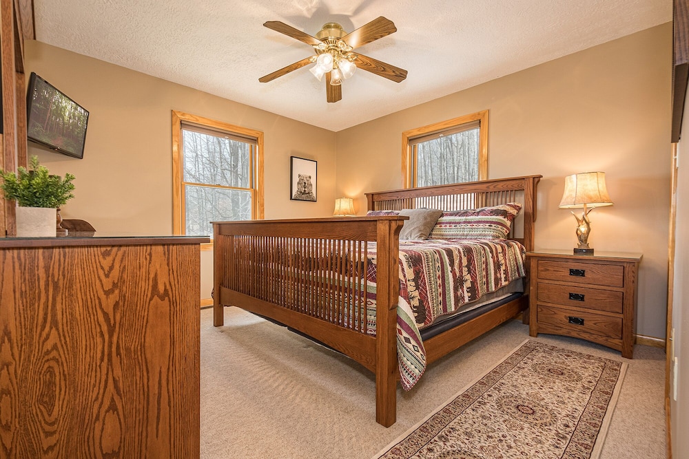 House, Multiple Beds, Fireplace photo 2