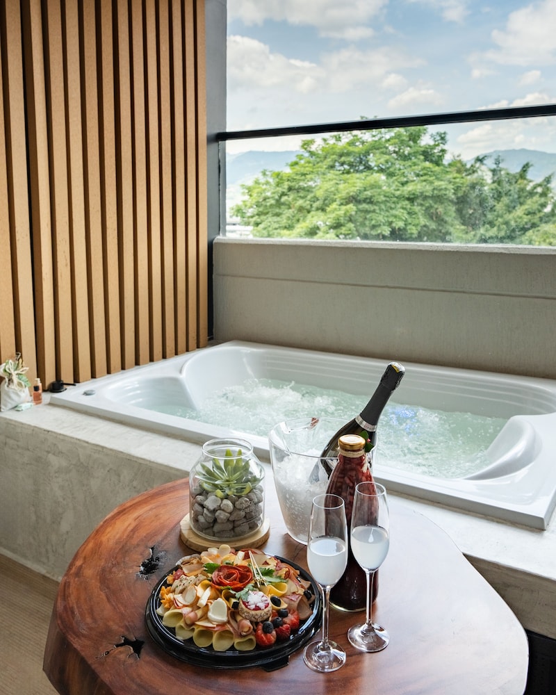 Superior Double Room, Hot Tub photo 3